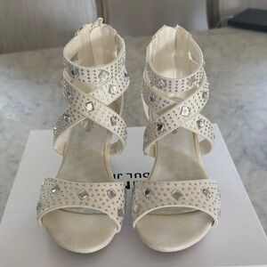 Elegant White Strappy Sandals with Rhinestones